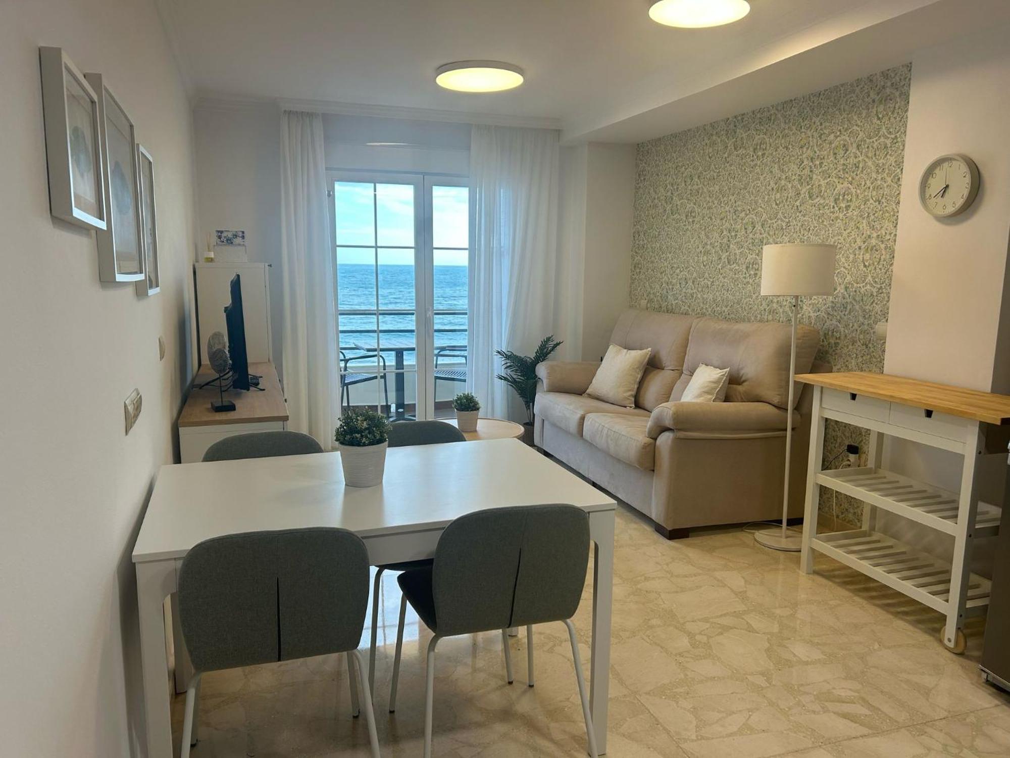 Maravilloso Apartamento En Primera Linea De Playa Con Vistas Al Mar En Caleta De Velez 2 D Ngoại thất bức ảnh
